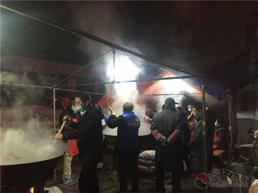 徐州市道教协会举办腊八节爱心施粥活动