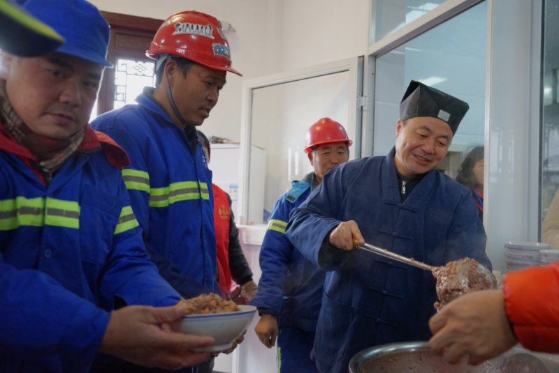 上海道教各宫观举行腊八施粥送福活动