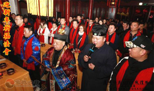 南通城隍庙举行新年撞钟、接财神系列活动
