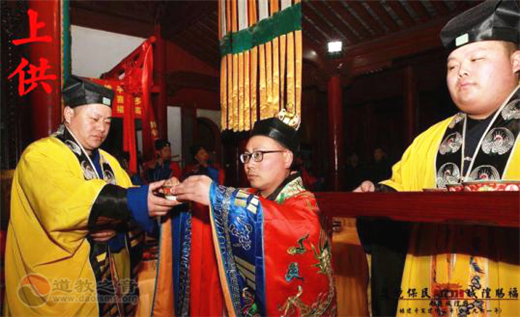 南通城隍庙举行新年撞钟、接财神系列活动