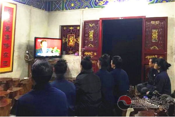 广西桂平市白石山三清观集中收看2019全国“两会”开幕式