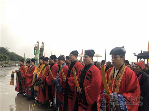 广西桂平市白石山三清观为“江苏盐城爆炸死难者”举行超度祈福法会 