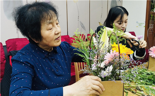 上海白云观慈爱功德会开展母亲节主题插花活动