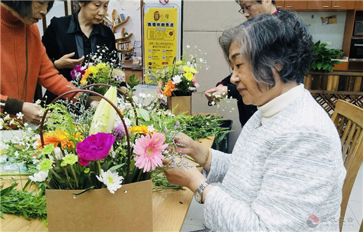 上海白云观慈爱功德会开展母亲节主题插花活动