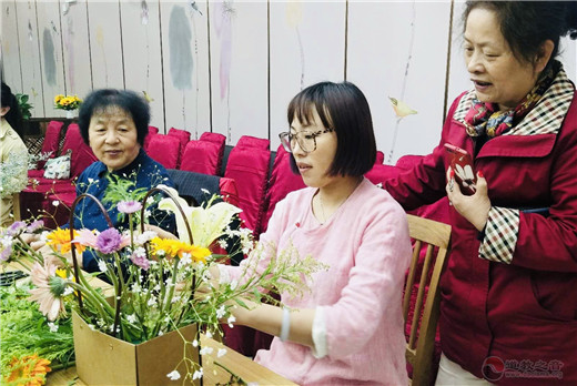 上海白云观慈爱功德会开展母亲节主题插花活动