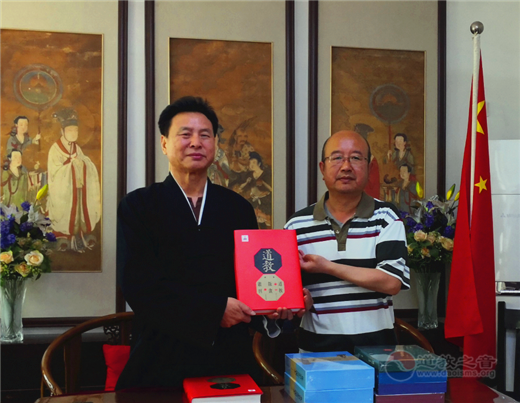 北京东岳庙举行《道教版画丛刊》图书捐赠仪式