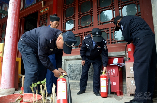 平凉市道教协会深入学习《宗教事务条例》和辖区派出所开展打黑除恶宣传活动