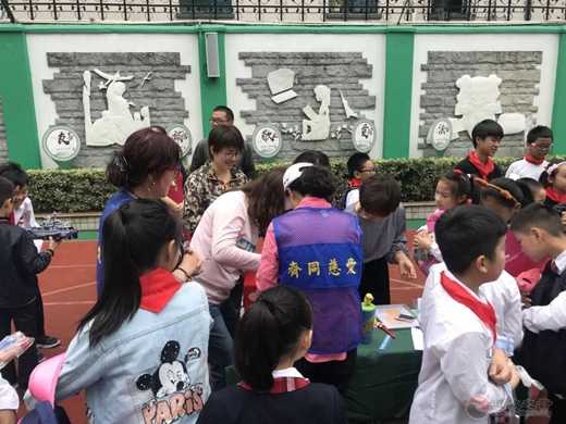 “唱响新时代，逐梦进行时”民族娃乐游公益行——爱心义卖活动