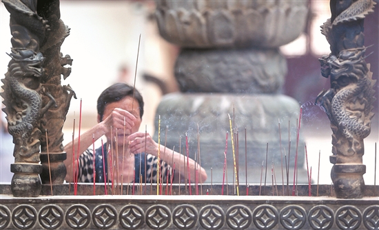 泉州进一步推动重点寺观宫庙文明敬香