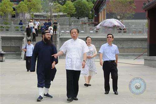 到静乐宫考察调研