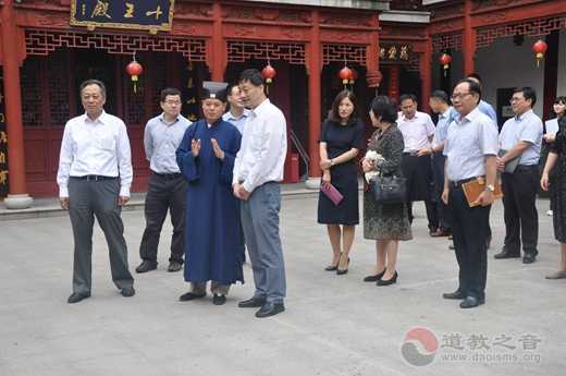 新区人大主任田春华一行到钦赐仰殿调研
