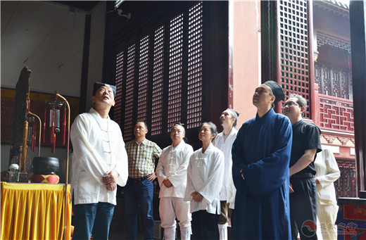 重庆市道教协会会长邓信德道长一行参访考察上海白云观