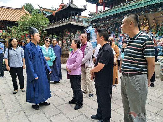 云南省政协民宗委一行到盘龙区万寿宫视察