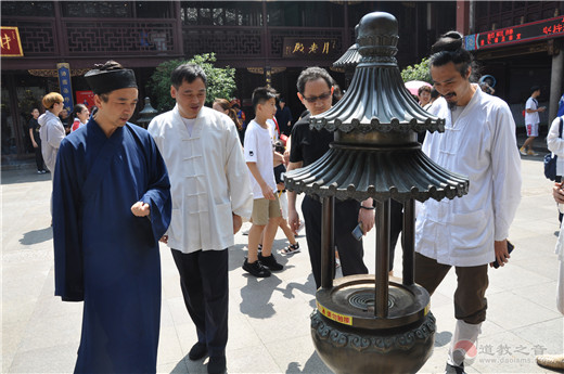 重庆市道教协会参访团一行到上海城隍庙参访交流