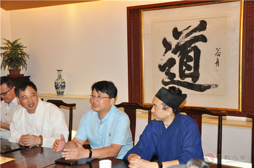 重庆市道教协会参访团一行到上海城隍庙参访交流