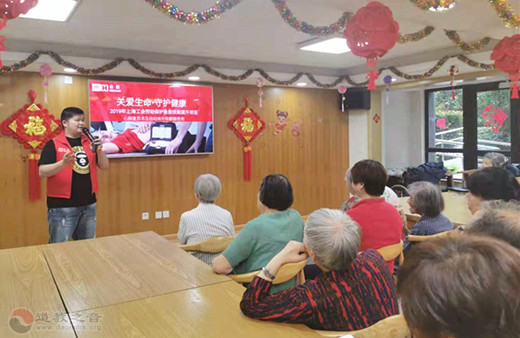 上海城隍庙向上海市老年基金会黄浦分会捐赠AED除颤仪