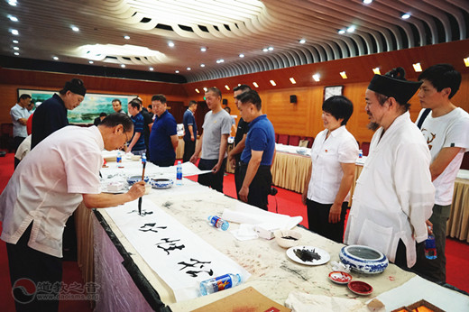 北京市西城区组织民族宗教界举办“庆祝新中国七十华诞 不忘初心 同心同行”爱国主义教育活动