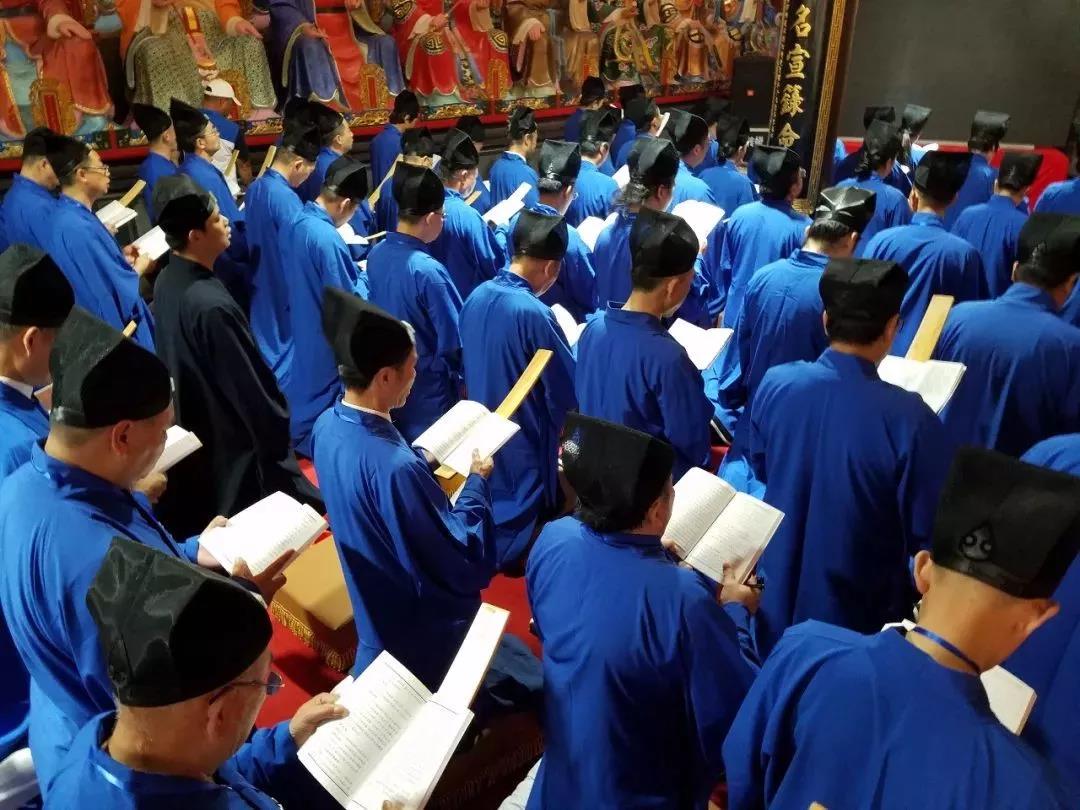 若想道业精进，最不该怠慢了恭敬经典的初心