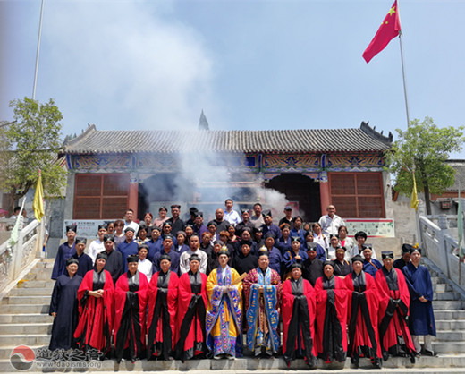 南阳市道协举行庆祝建国七十周年祈福法会暨全真派冠巾典礼