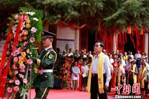 台湾文化教育商界参访团参访西王母故里-道音文化