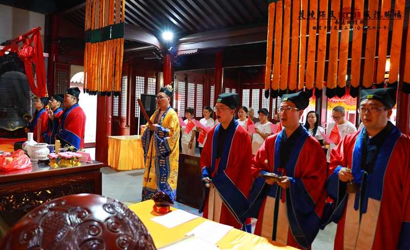 南通市城隍庙举行“升国旗、祈平安”祈愿法会-道音文化