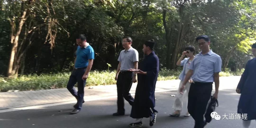 武汉市委副秘书长一行视察调研武汉大道观
