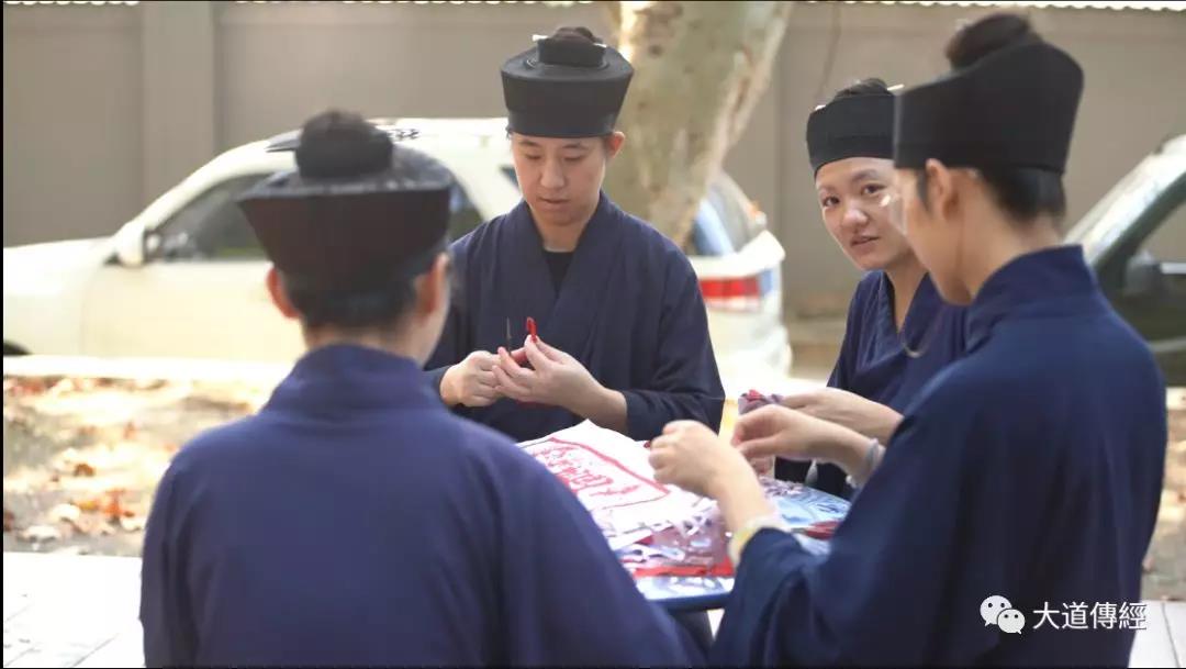 武汉大道观举行升国旗唱国歌喜迎国庆系列活动