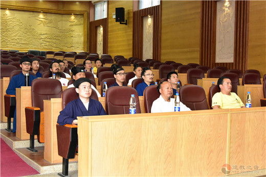 武当山道教学院组织收看庆祝中华人民共和国成立70周年大会