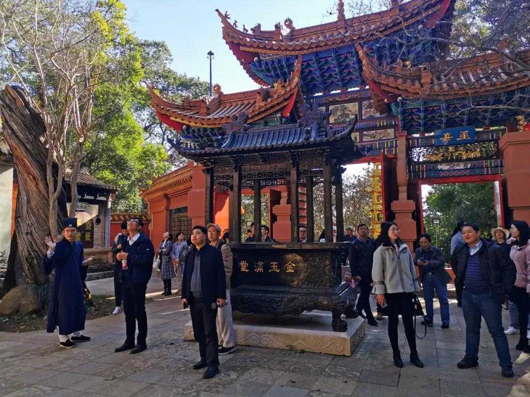 参加第七届国际西南佛教文化论坛年会的专家学者参观云南省道协龙泉观-道音文化