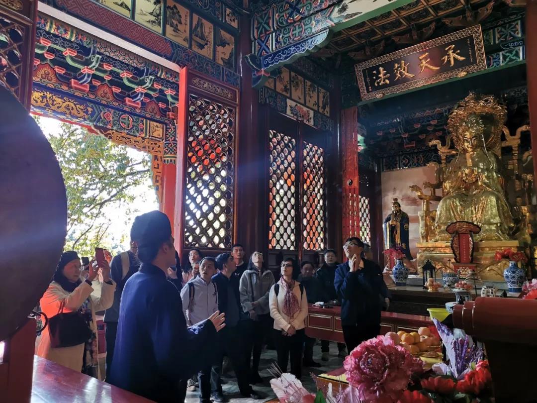 参加第七届国际西南佛教文化论坛年会的专家学者参观云南省道协龙泉观-道音文化