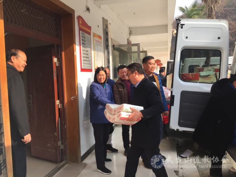 武当山道教协会走访慰问贫困群众献爱心-道音文化