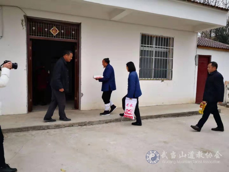 武当山道教协会走访慰问贫困群众献爱心-道音文化