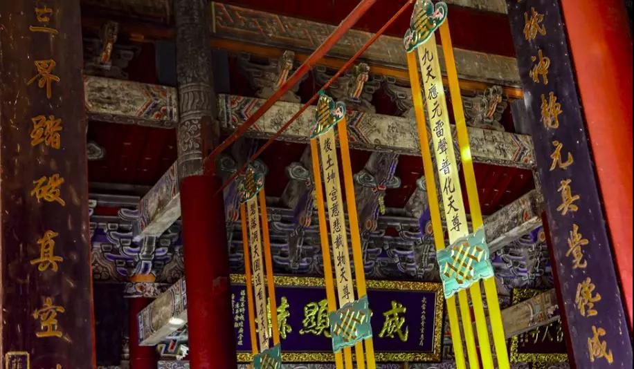 举头三尺有神明，意在教会你做人的道理