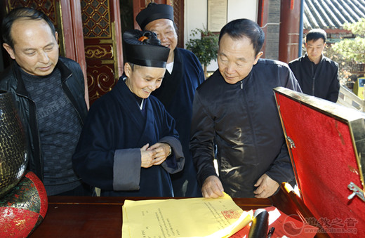 云南省政协副主席李正阳看望慰问昆明市真庆观道教界政协委员