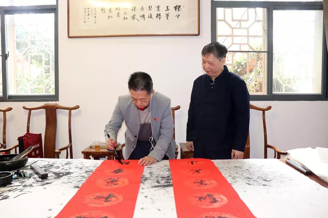 福州市道教协会开展写春联送“福”活动
