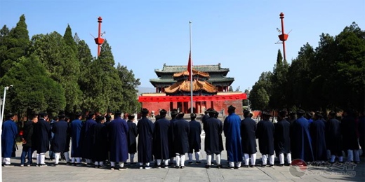 河南中岳庙降半旗为新冠肺炎逝者默哀-道音文化