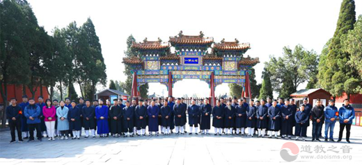 河南中岳庙降半旗为新冠肺炎逝者默哀-道音文化