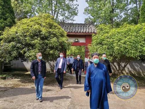 湖北省道教协会副会长何诚道道长到分管辖区走访慰问-道音文化
