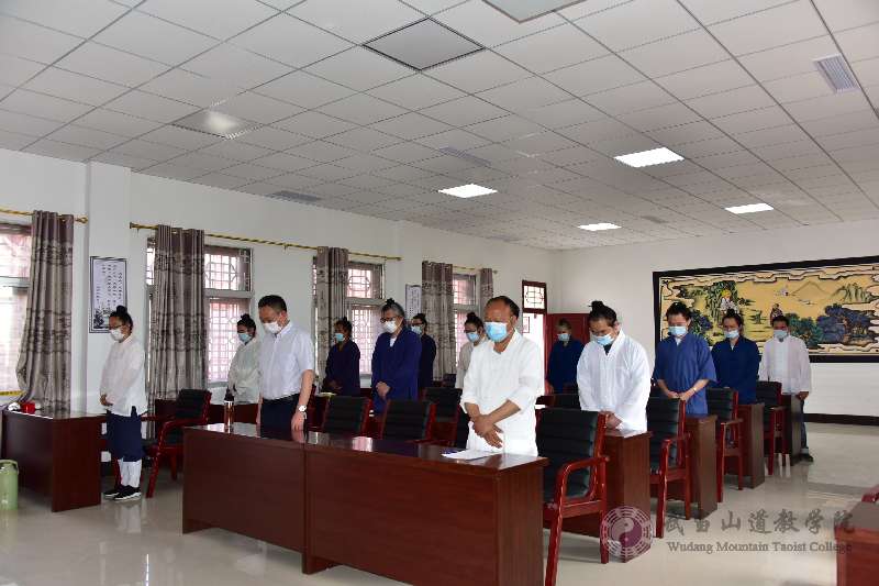 武当山道教学院组织收看全国政协十三届三次会议开幕式-道音文化