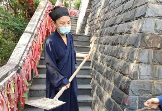 武汉大道观在东湖开展清除景区白色垃圾活动-道音文化