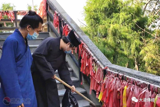 武汉大道观在东湖开展清除景区白色垃圾活动-道音文化