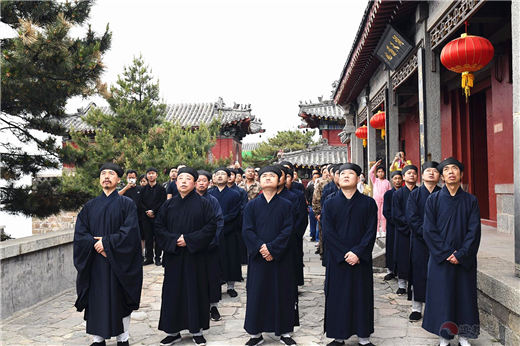 泰山碧霞祠正式恢复开放并举行升国旗仪式-道音文化