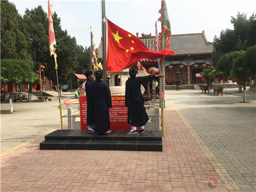 山东省临清市泰山行宫碧霞元君祠开放首日举行升国旗仪式-道音文化
