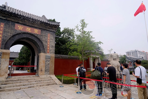 泰山灵应宫恢复开放并举行升国旗仪式-道音文化