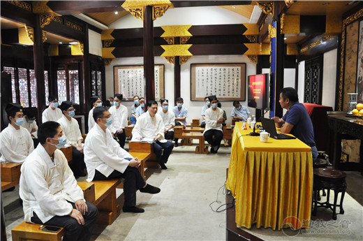 上海城隍庙举行宗教政策法规报告会