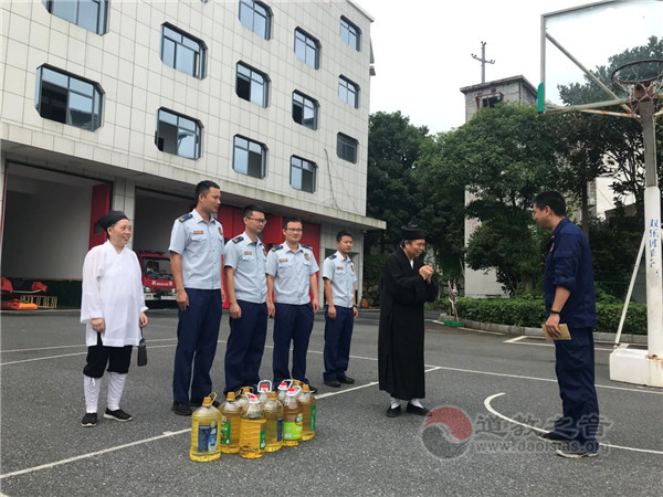 南岳道协、南岳道缘慈善基金会慰问消防指战员及福利院老人-道音文化