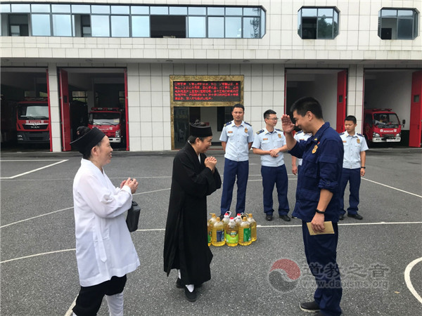 南岳道协、南岳道缘慈善基金会慰问消防指战员及福利院老人-道音文化
