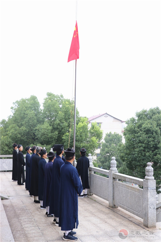 湖南省邵阳市玉清宫建党节组织全体道众举行升国旗仪式-道音文化