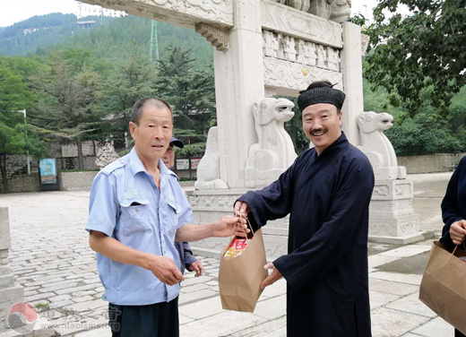 山东省青州市道教协会举办慰问环卫工人献爱心活动-道音文化