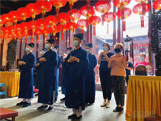 上海白云观有序恢复开放第一天举行升国旗仪式-道音文化